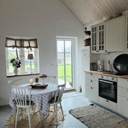 Mysigt Hus I Liten By Naera Havet Ystad község Kültér fotó