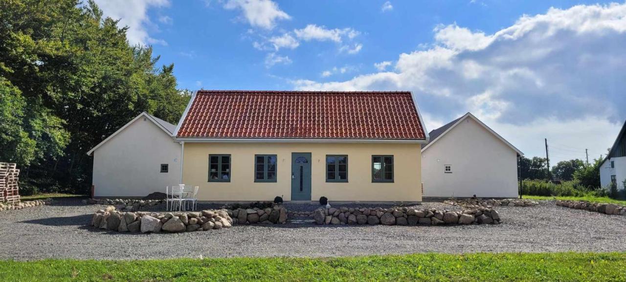 Mysigt Hus I Liten By Naera Havet Ystad község Kültér fotó